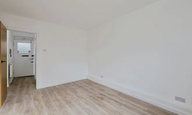 Недвижимость Elspeth Road: 15