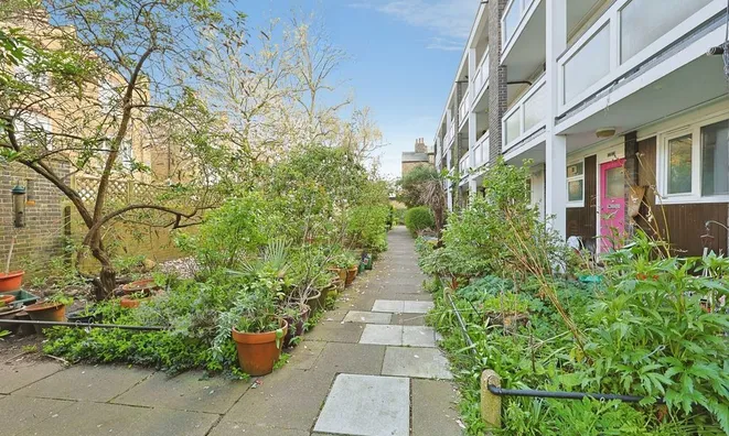 Недвижимость Elspeth Road: 18