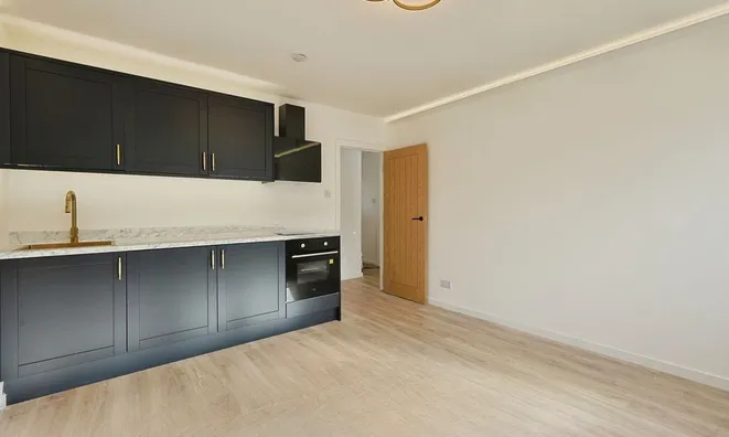 Недвижимость Elspeth Road: 19