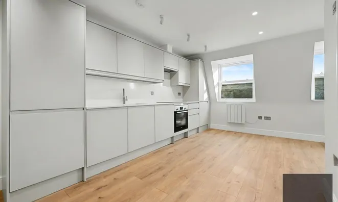 Недвижимость Battersea Park Road: 2