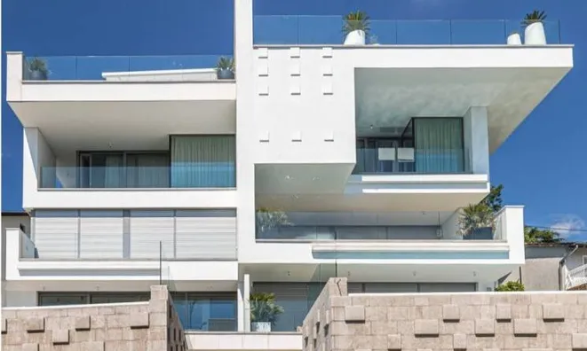 Недвижимость Четырёхкомнатная квартира в центре: 4