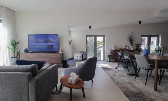 Недвижимость Четырёхкомнатная квартира в центре: 8