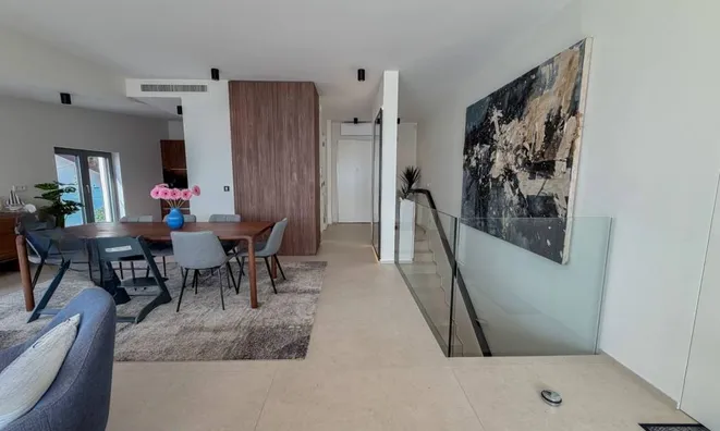 Недвижимость Четырёхкомнатная квартира в центре: 25