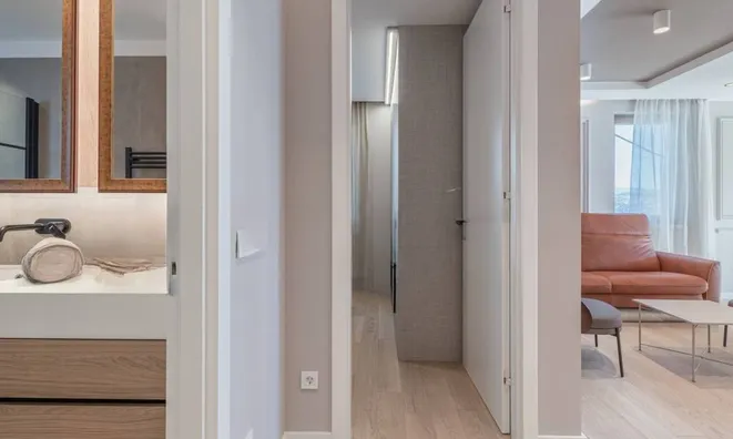 Недвижимость Трёхкомнатная квартира, центр: 2