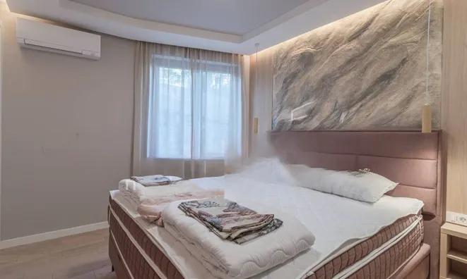 Недвижимость Трёхкомнатная квартира, центр: 4