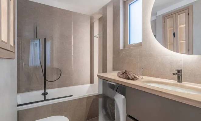 Недвижимость Трёхкомнатная квартира, центр: 6