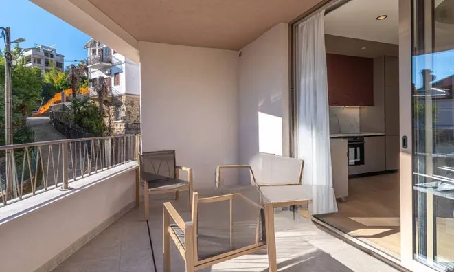 Недвижимость Трёхкомнатная квартира, центр: 9