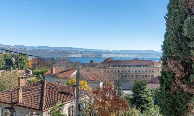 Недвижимость Трёхкомнатная квартира, центр: 10