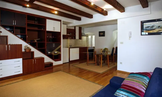 Недвижимость Многоквартирный дом Волоско: 4