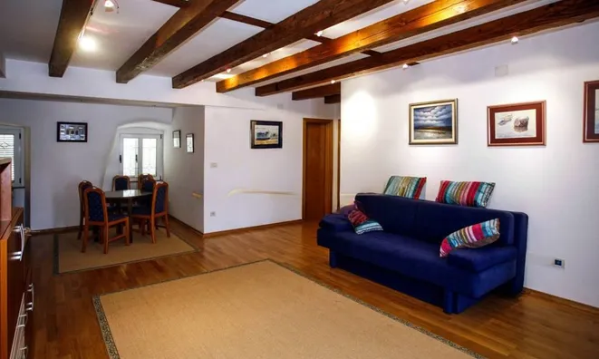 Недвижимость Многоквартирный дом Волоско: 5