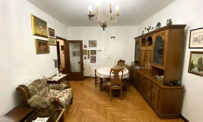 Недвижимость Трёхкомнатная квартира в центре: 3