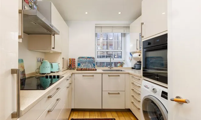 Недвижимость Crown Lodge, 12 Elystan Street: 12