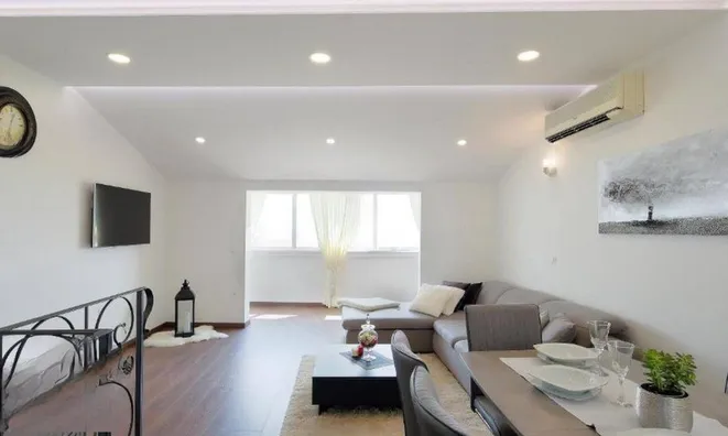 Недвижимость Двухкомнатная квартира, Опатия: 8