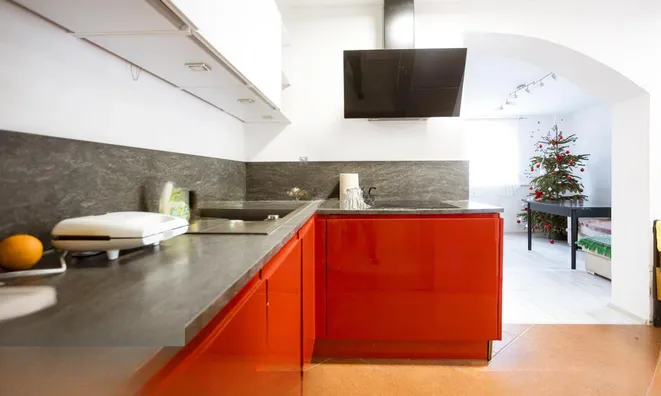 Недвижимость Пятикомнатная и более квартира в Нова Сеча: 1