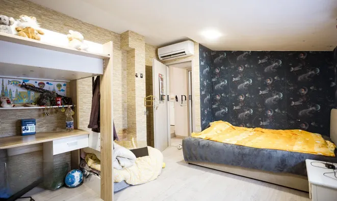 Недвижимость Пятикомнатная и более квартира в Нова Сеча: 5