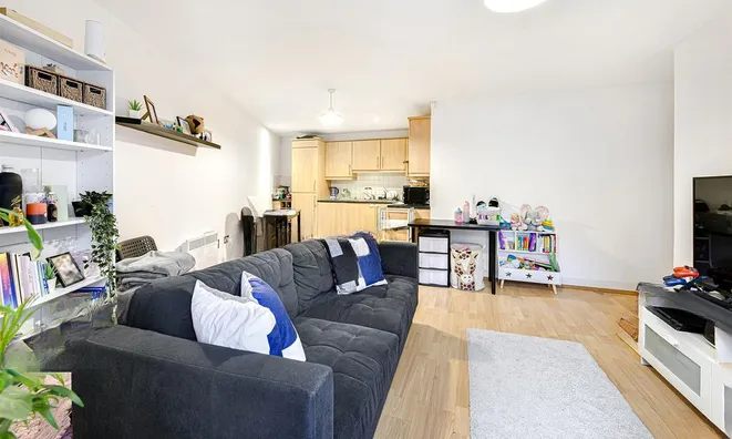 Недвижимость Ferndale Road: 10