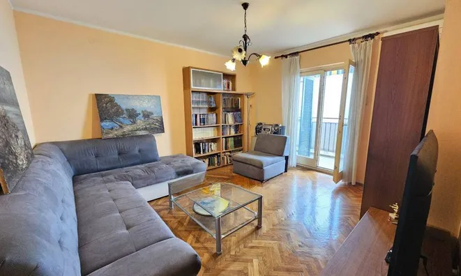 Недвижимость Трёхкомнатная квартира Зора: 1