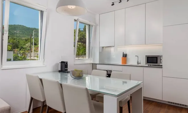 Недвижимость Трёхкомнатная квартира в Опатии: 12