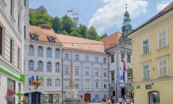 Квартира, 5 и более комнат в Центре Любляны