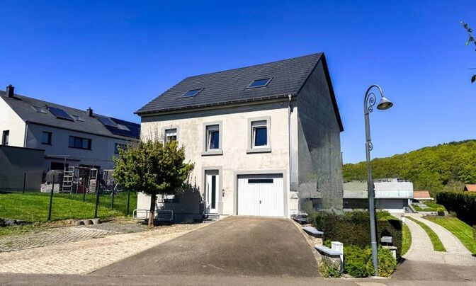 House 4 bedrooms for sale in Eischen