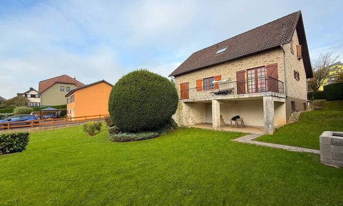 House 6 bedrooms for sale in Useldange