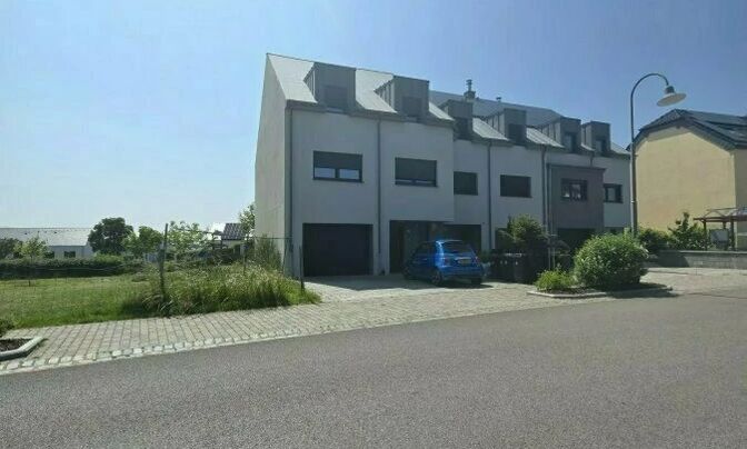 House 5 bedrooms for sale in Hoscheid