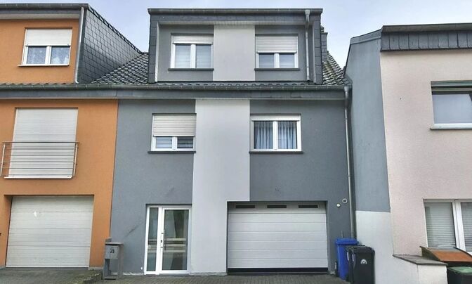 Detached house 4 bedrooms for sale in Wiltz