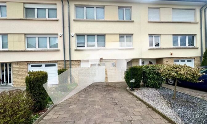 Semi-detached house 5 bedrooms for sale in Mamer