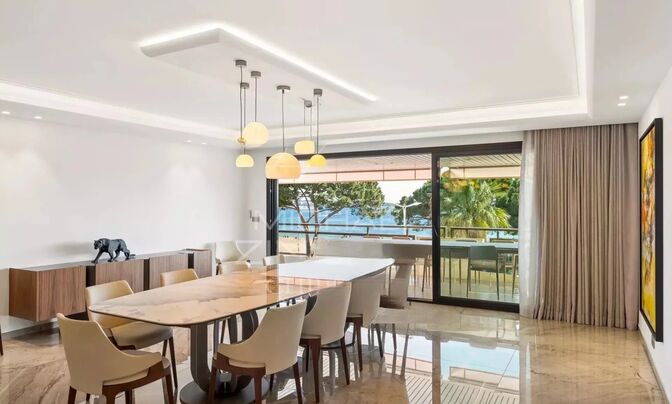 Property Type: Villa  
Location: Cannes, Centre-ville  

Final:

Villa Cannes Centreville