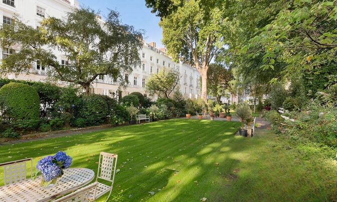 Ovington Gardens, Knighstbridge