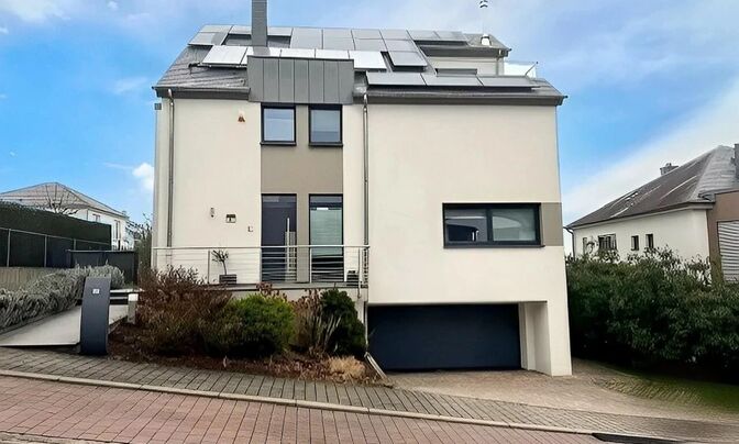 House 4 bedrooms for sale in Junglinster