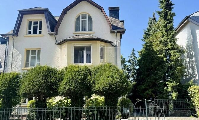 Semi-detached house 5 bedrooms for sale in Wiltz