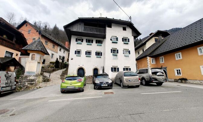 House, Kropa