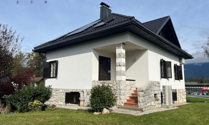 House, Bled