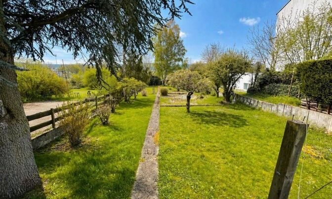 House 6 bedrooms for sale in Lorentzweiler