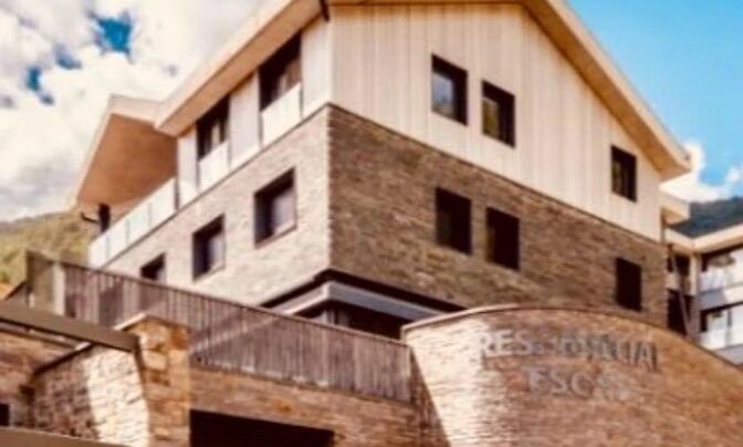 Exclusive high-end duplex with garden and private box