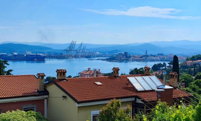 Трёхкомнатная квартира Жустерна