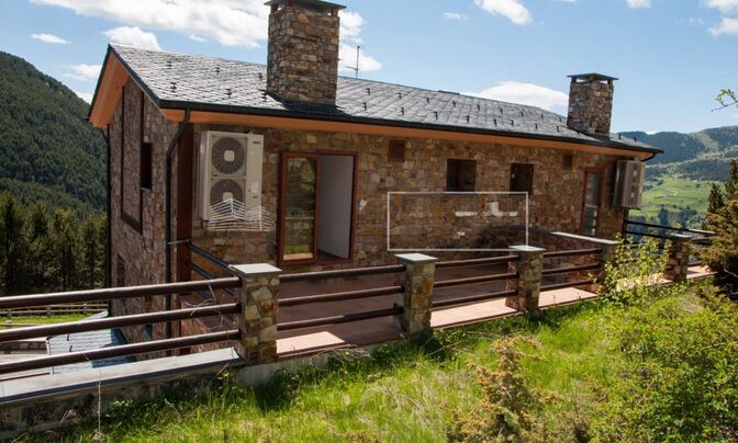 Magnificent large chalet in Canillo