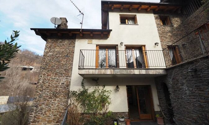 Detached chalet in Anyos with land