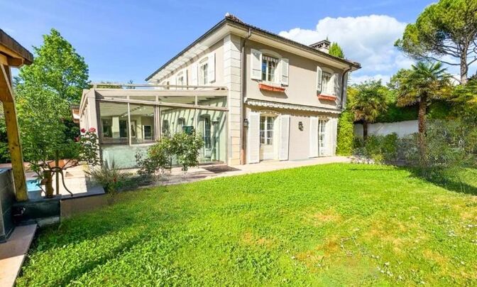 Single house 9 rooms