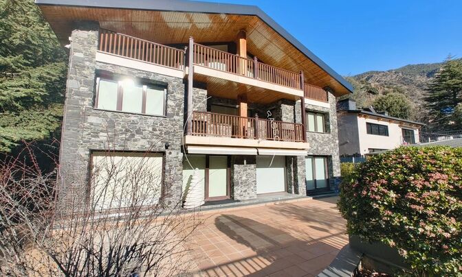 Chalet for sale in Andorra la Vella, 6 bedrooms