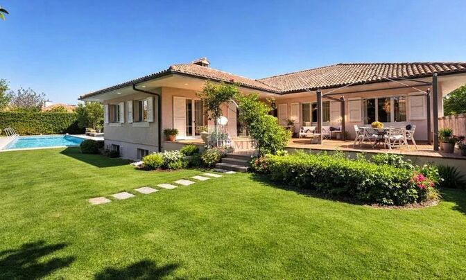Single house 8 rooms