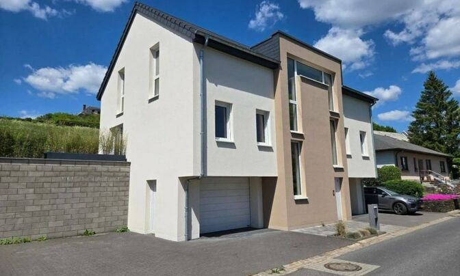 House 6 bedrooms for sale in Harlange
