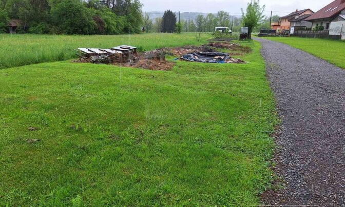 Plot under construction, Quiet location, Cough