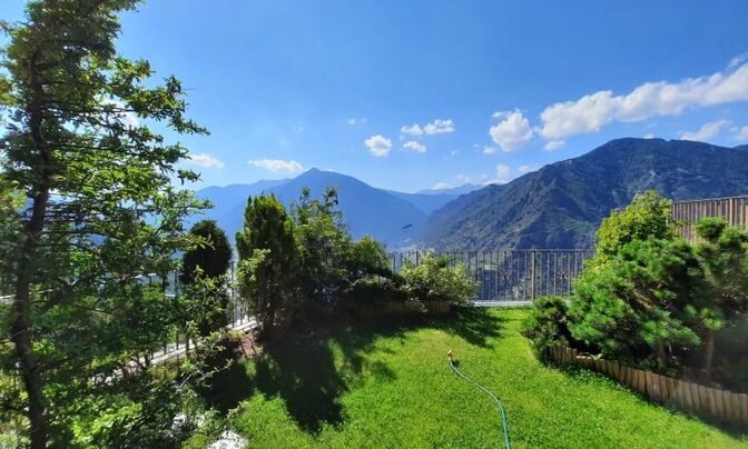 4-bedroom house with garden, garage and lift in prime Andorra location