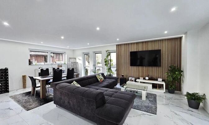 House 5 bedrooms for sale in Michelau