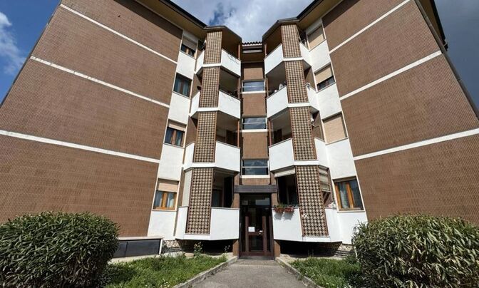 Three-room apartment in the center