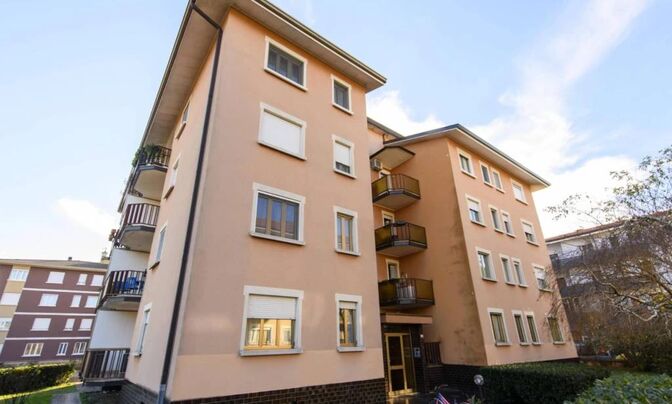 Apartment on Faiti Street, Center