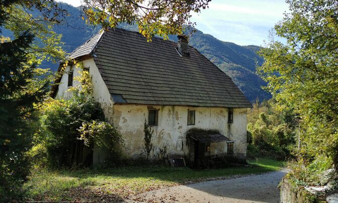 Kmetianovo estate, waterfall near Idriytsa.