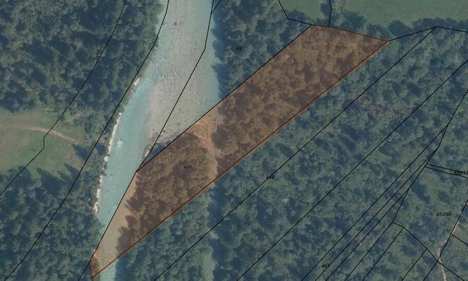 Land plot in Lesce